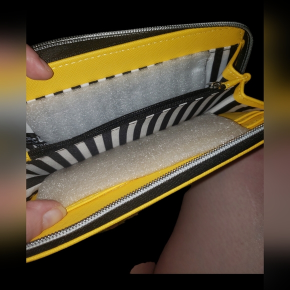 NEW Marc Tetro Limited Yellow Daschund Hound "Weiner Dog" Crossbody and Wallet - Picture 3 of 4